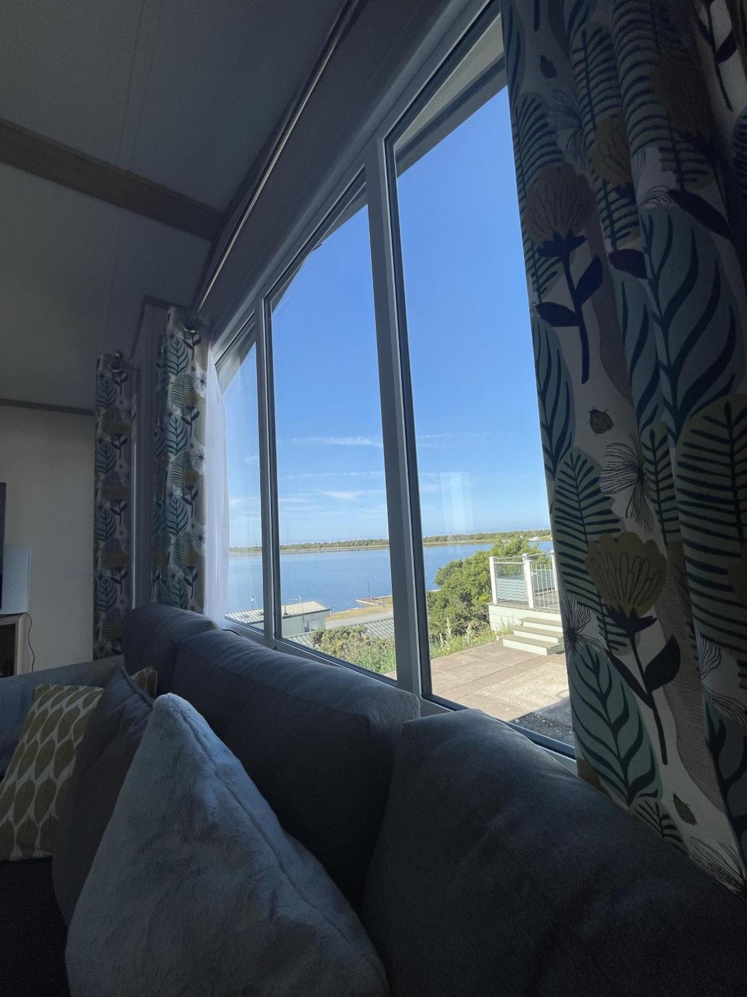 Lake View 92 Millom Bagian luar foto